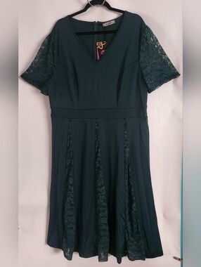 Lapa V-Neck A-Line Midi Solid Deep Green Lace-Panel Fit & Flare Dress Size 3XL